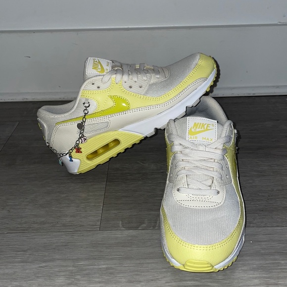 nike shoes yellow colour